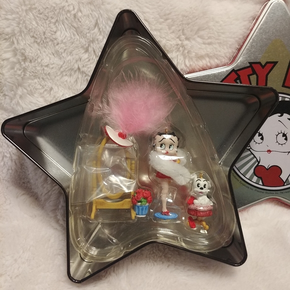 Betty Boop Ornament - Picture 3 of 5